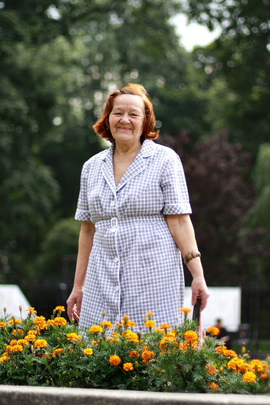 Maria Fernandes no jardim
